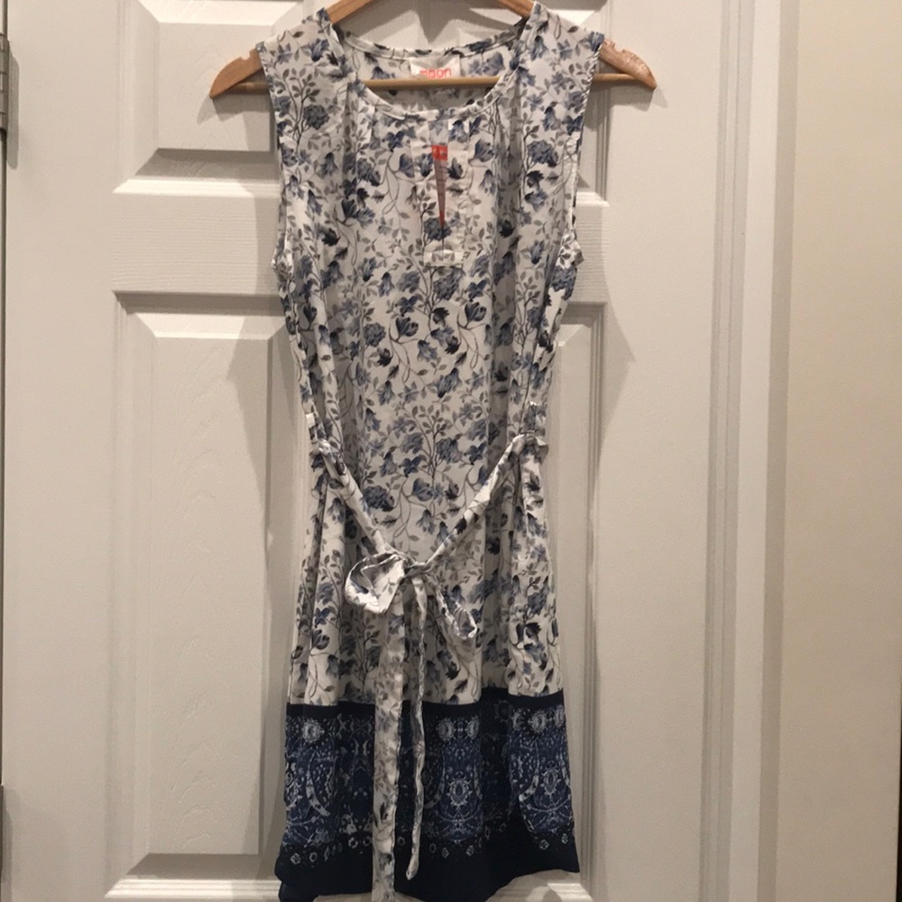 Floral sleeveless Shift Dress
